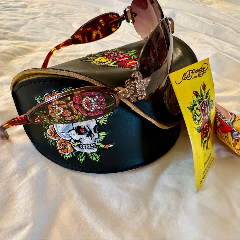 Ed Hardy three roses sunglasses. New!